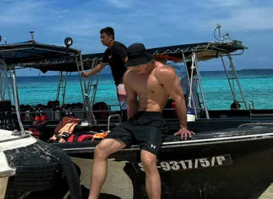 健身房监控惊现双A体育生极限拉扯！网友：这是能播的吗？！