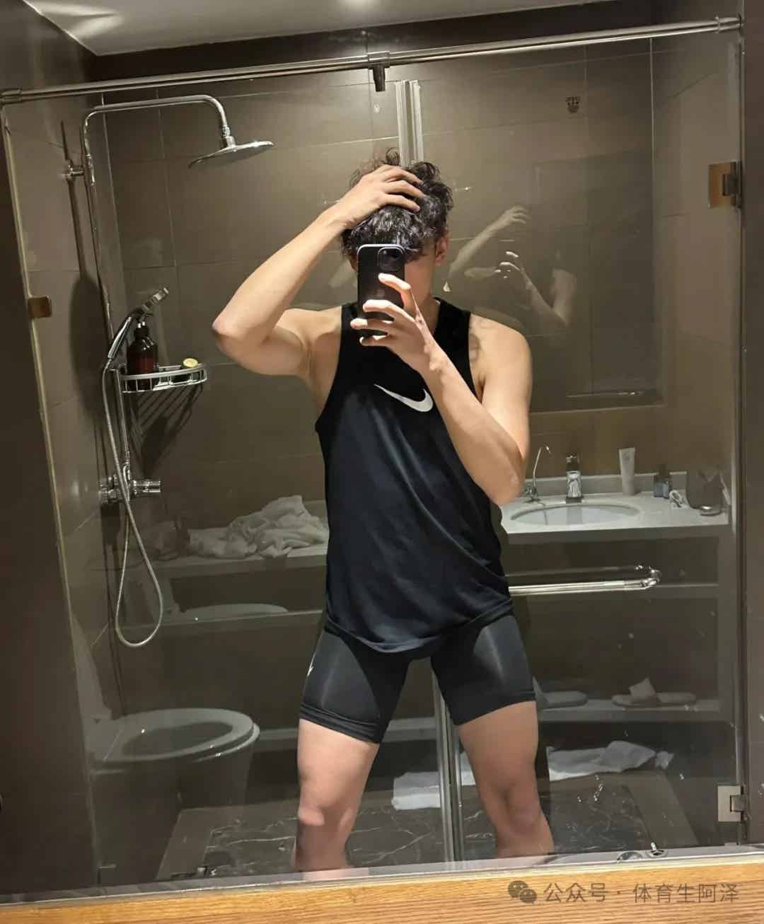 图片[1]-黑皮高弹体育生打桩机，三个男友都架不住他的高强度.....-小蓝短视频