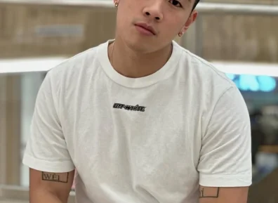 男生“头发粗硬”适合剪什么发型?试试这3款,个性潮流硬朗帅气!