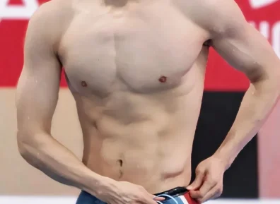 天呐零零后孙佳俊被一男子拍了？！网友直接炸锅啦！