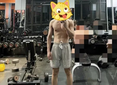 183cm男大就是“香”！看似“细狗”，身材实则很有料～