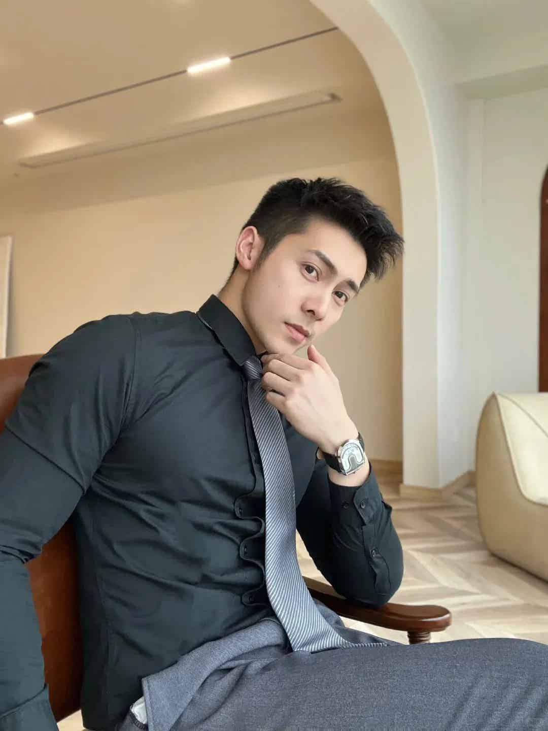 图片[4]-谁懂！刷到这个长沙男模，直接被帅晕在屏幕前 | 网红帅哥-小蓝短视频