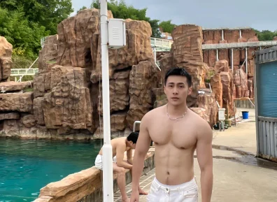 谁懂！刷到这个长沙男模，直接被帅晕在屏幕前 | 网红帅哥