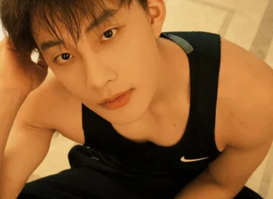 肌肉男小东扮演的洗车工，看了就会爱上的帅哥