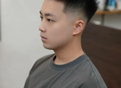 男生“两边铲”发型过时了?25年试试这3款造型,潮流又很帅气!