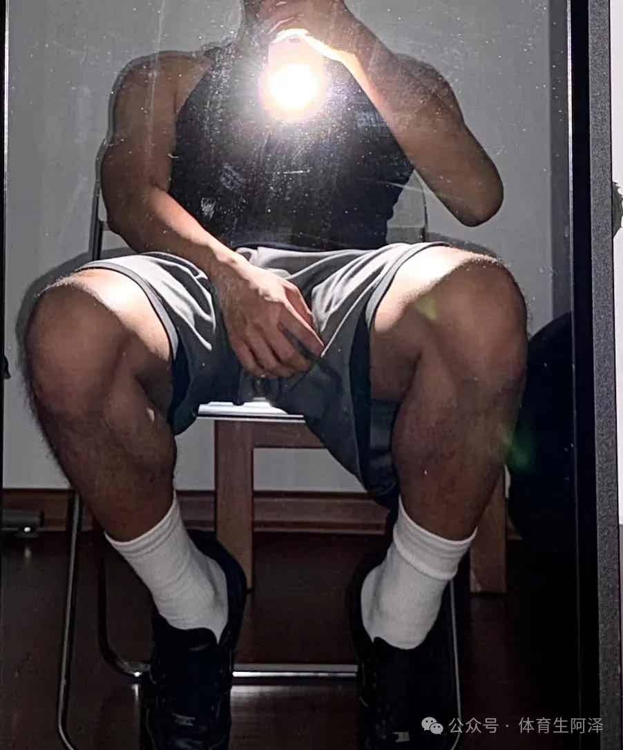 图片[1]-粗腿大包黑皮体育生，持久打桩，男友直呼扛不住......-小蓝短视频