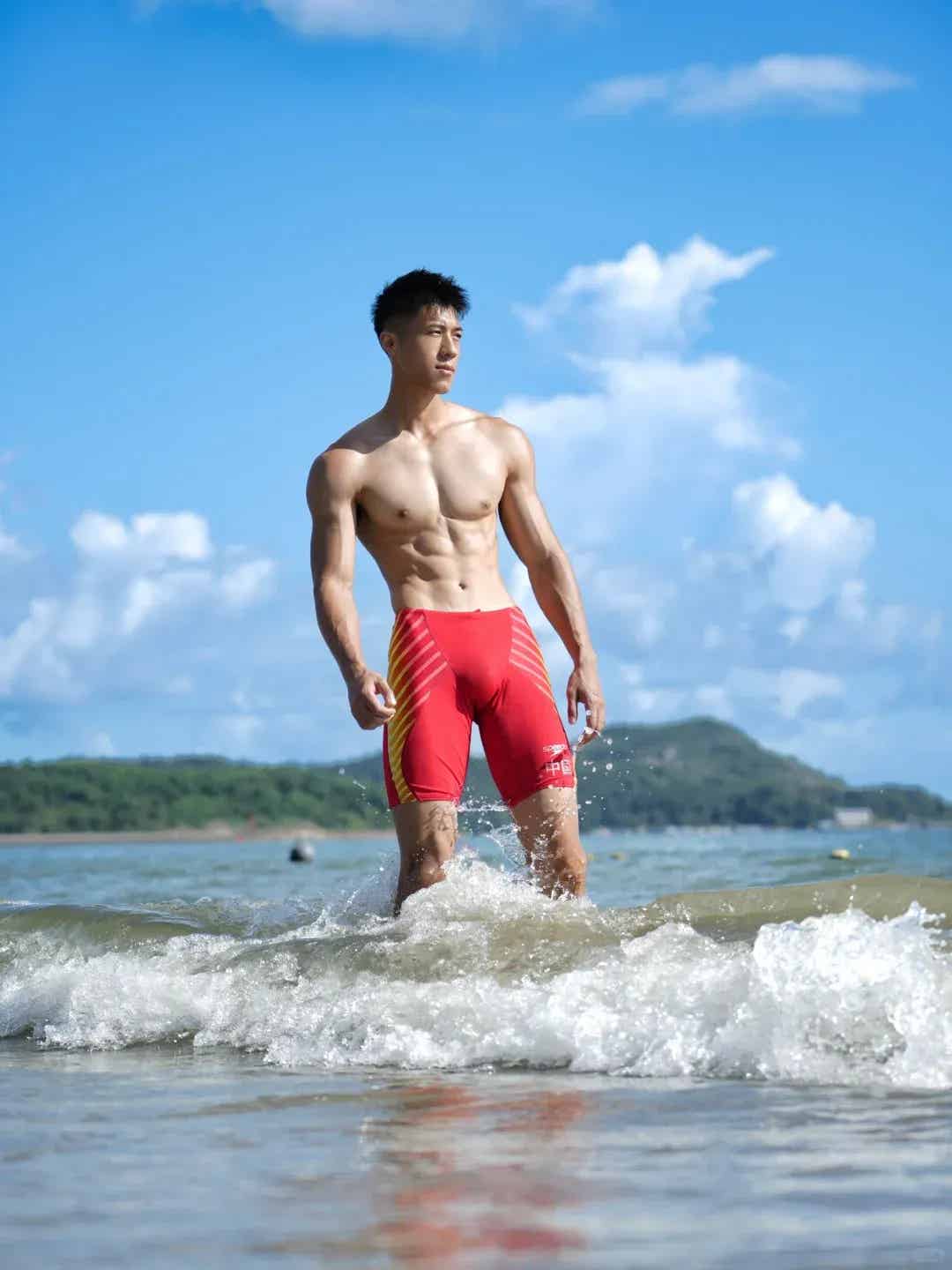 图片[1]-新年特辑｜珠江边那位红衣少年，是老天爷给岭南的冬日情书-小蓝短视频