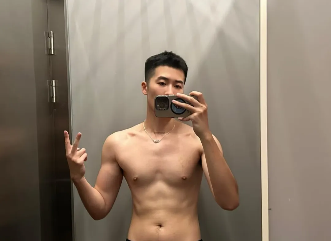 图片[4]-196CM正装长腿男自拍照，？穿CK内裤实力藏不住！-小蓝短视频