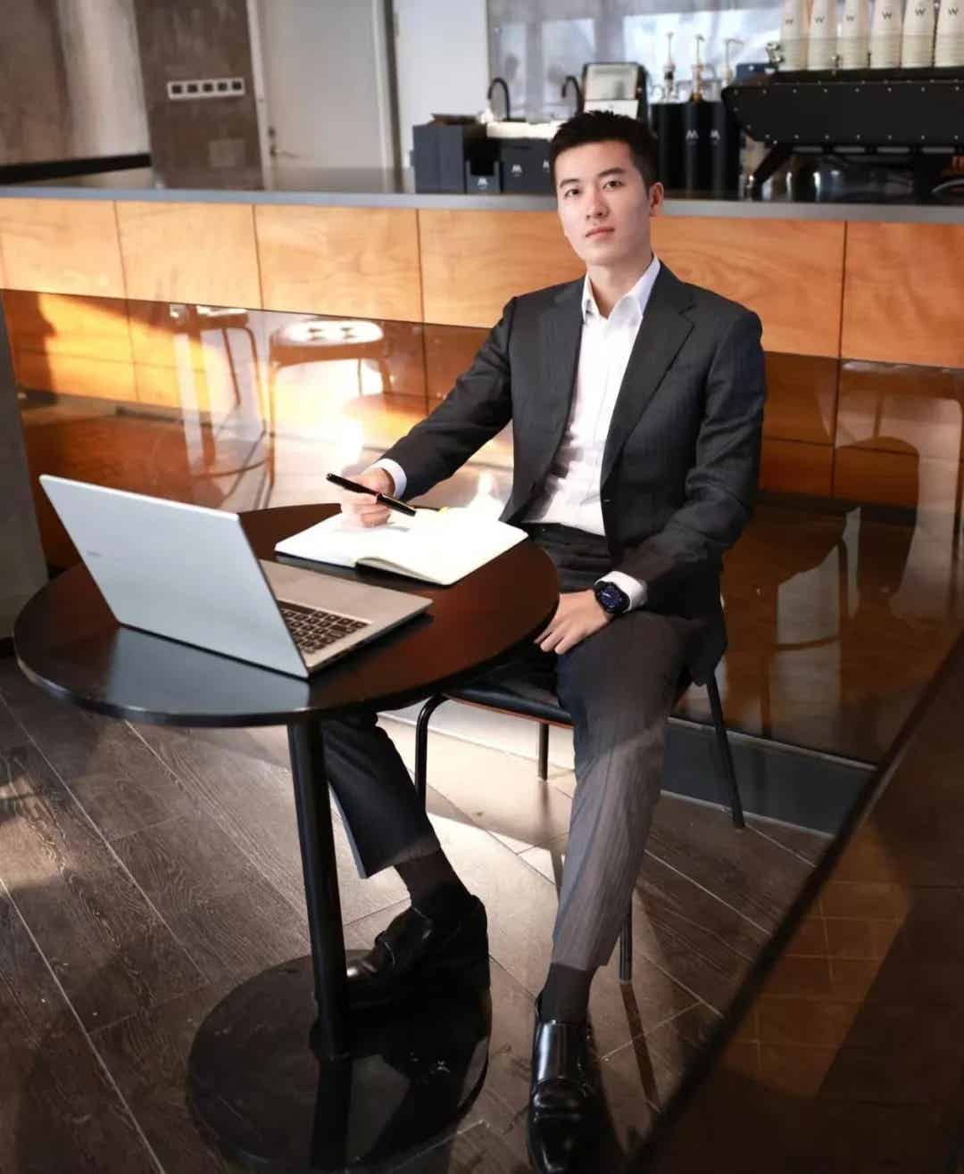 图片[13]-196CM正装长腿男自拍照，？穿CK内裤实力藏不住！-小蓝短视频