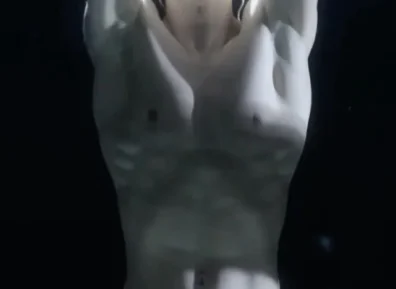 张彬彬难得晒腹肌，明明很宠粉却被粉丝吐槽？原因让人哭笑不得！