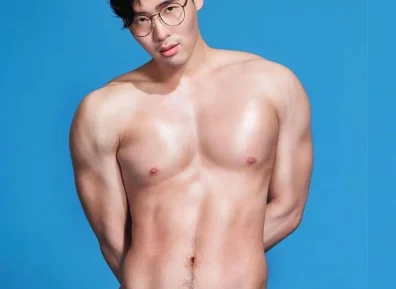 穿短裤的小哥，海边湿透的样子太性感了