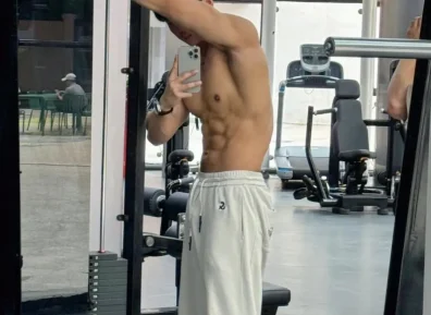 182cm巧克力腹肌男菩萨，超会拍照！