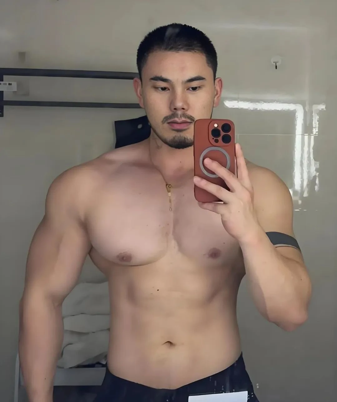 建议“头发粗硬”的男生剪这3款发型，硬朗帅气，剪了提升颜值！