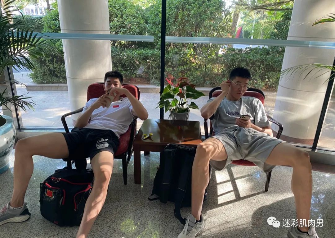 192CM汪顺的大长腿穿太短太太垒又又又被看完啦!!