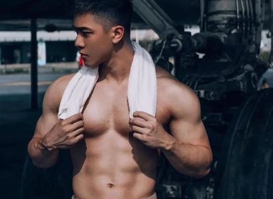 30岁浙江旅游博主又帅又萌，还有一身腱子肉