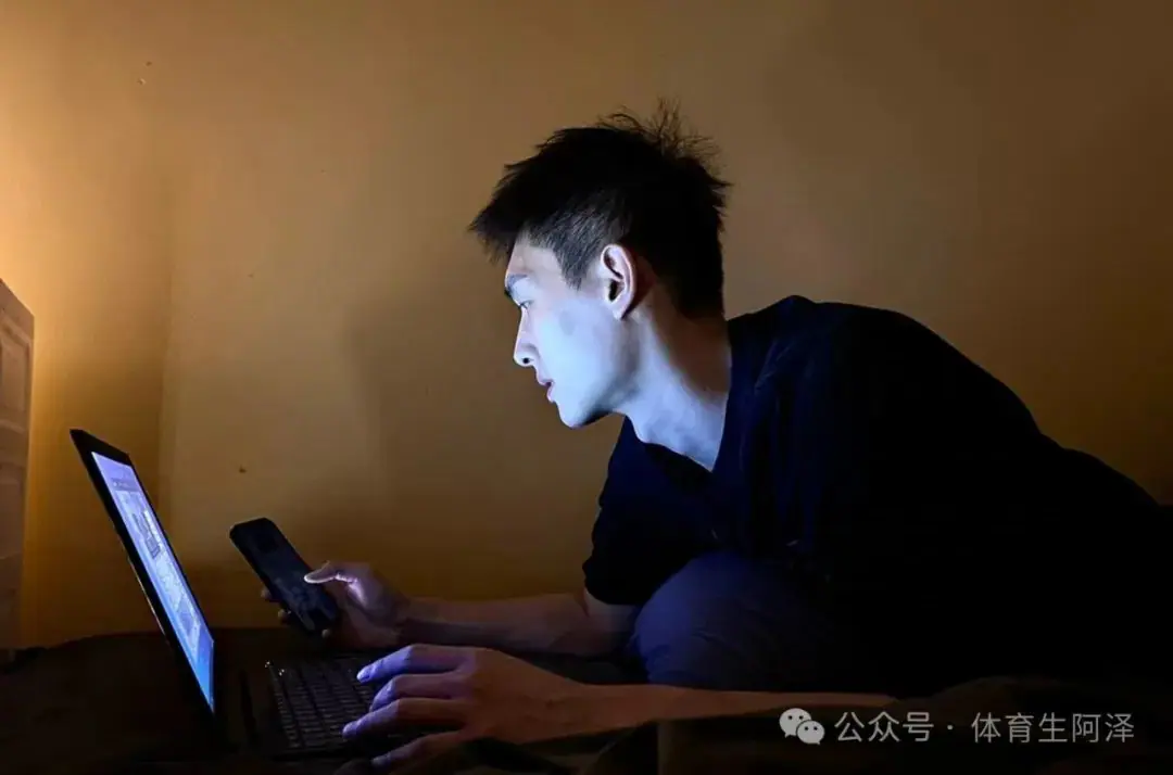东北195cm体校辅导员和体育生恋爱被举报？学校回应：已警告处分！