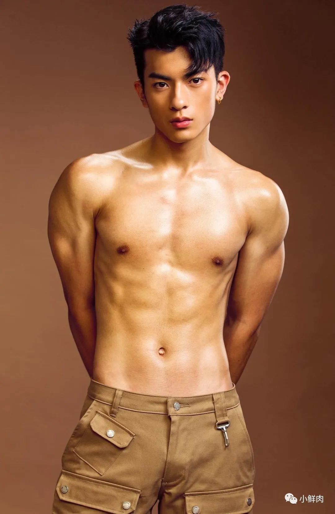 19岁的钻石男大，又又又被男摄影师拍了！