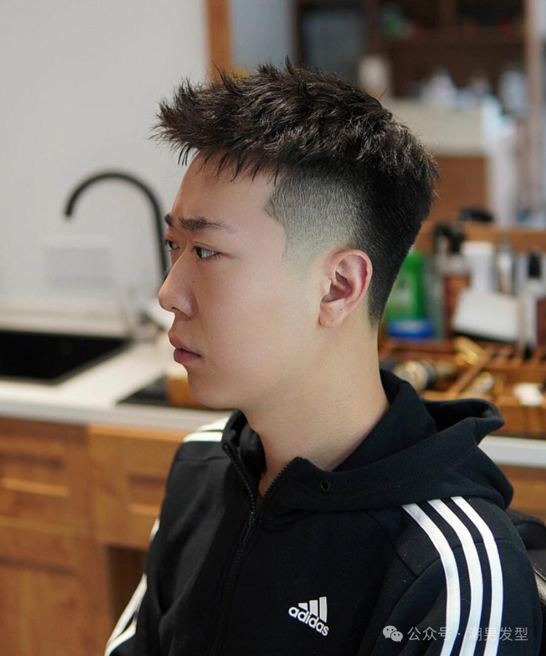 男生春天发型别乱剪，这3款造型时髦帅气，很值得一剪！