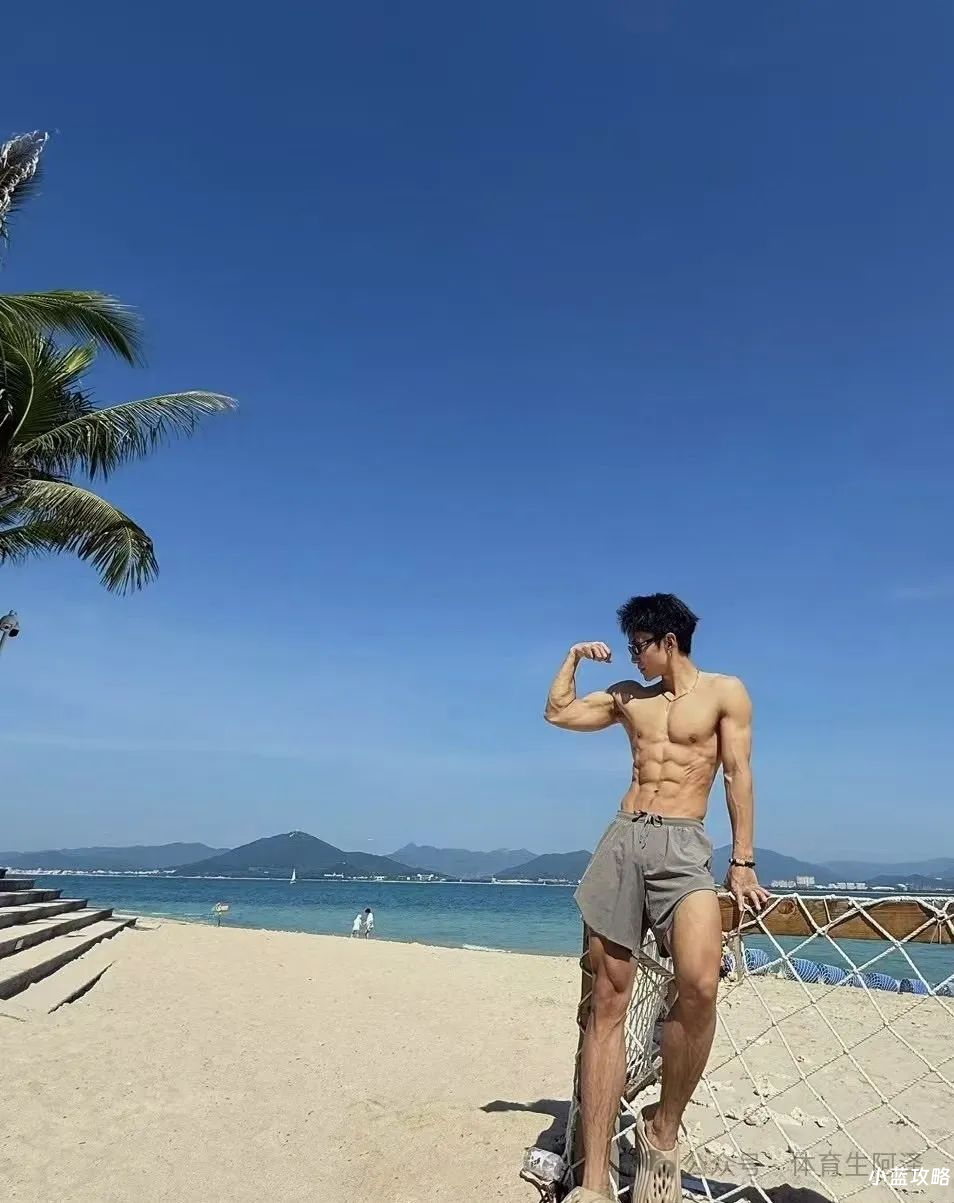 美式短裤体育生1s,与前男友分手后还当固陪,前男友夸:活真好......