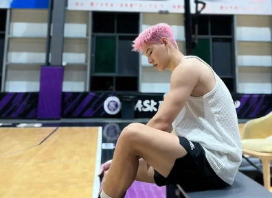 185篮球体育生因“太开放”爆火校园,学弟:学长就应该坦诚相待,好喜欢......