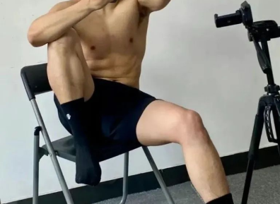 薄肌体育生，薄肌勾勒青春，汗水浇筑梦想