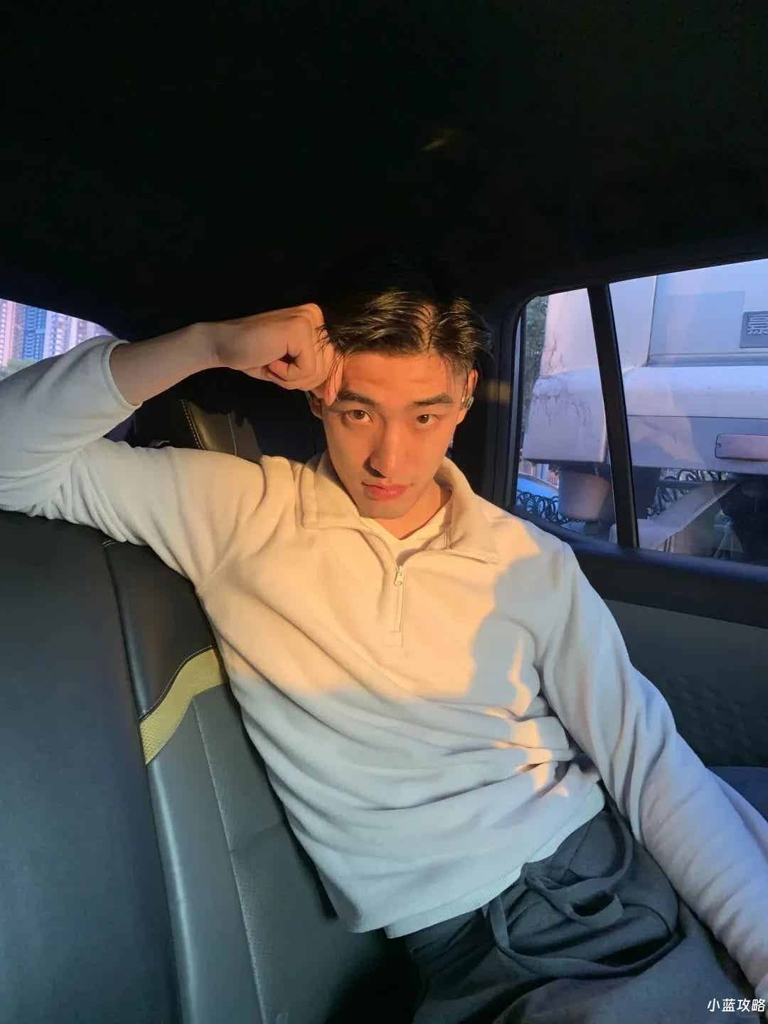 人家秋雅结婚，你一个大鼻子伴郎又唱又跳的！-小蓝短视频