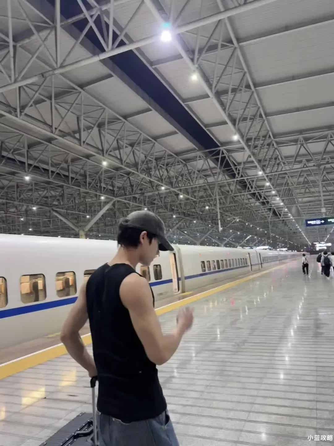 图片[46]-神似杨洋的上海帅哥，白净薄肌，穿衣显瘦脱衣有肉，你的完美电子男友！-小蓝短视频