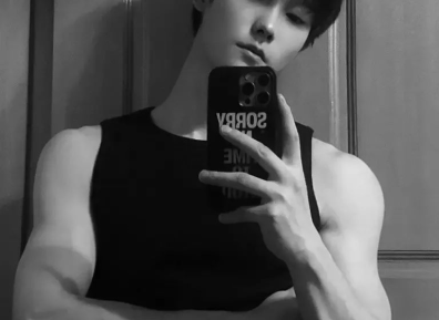 神似杨洋的上海帅哥，白净薄肌，穿衣显瘦脱衣有肉，你的完美电子男友！