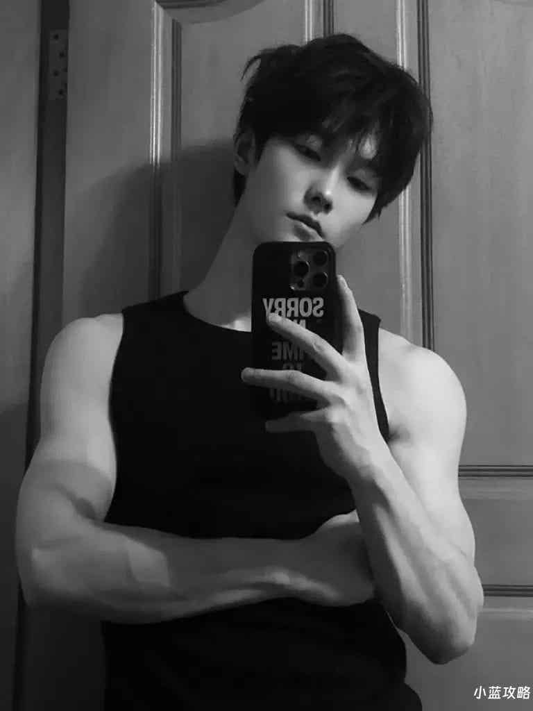 神似杨洋的上海帅哥,白净薄肌,穿衣显瘦脱衣有肉,你的完美电子男友!-小蓝短视频