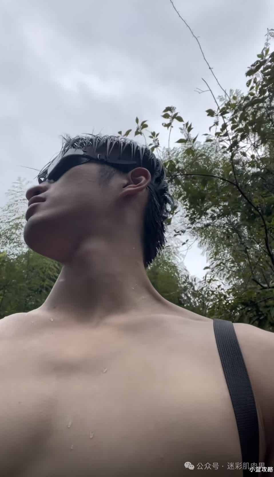 图片[7]-天呐又一个超帅的大鼻子伴郎洗澡照火出圈，真的超爱！-小蓝短视频