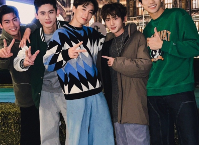 湾湾男演员穿上CK：好身材一览无余，身高属实让人没想到！