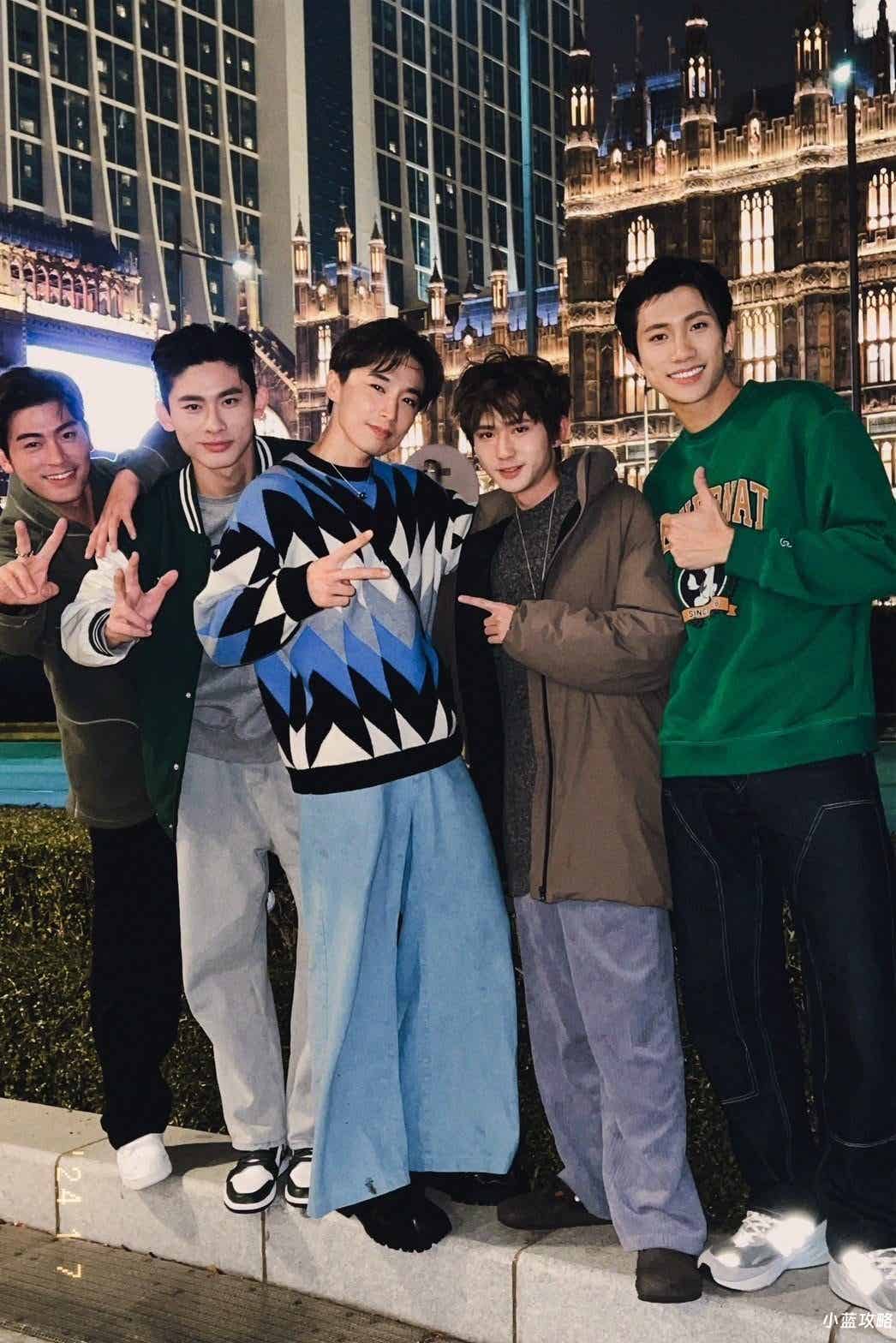 湾湾男演员穿上CK:好身材一览无余,身高属实让人没想到!-小蓝短视频