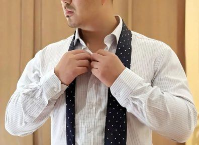 适合“正装男生”剪的3款潮流发型，硬朗帅气，成熟有魅力！