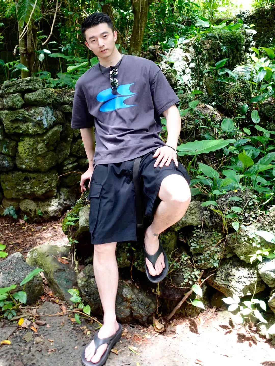 图片[12]-银行正装野生男穿私下穿运动裤自拍露实力！-小蓝短视频