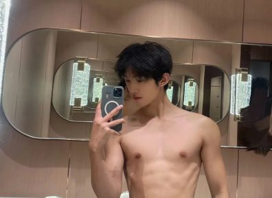 又一百万网红直男被金主掰弯，黑皮体育生在金主面前逐渐沉沦........