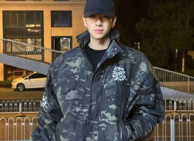 牛逼，195cm体育系校草塌房，同时与三名学长有染.....