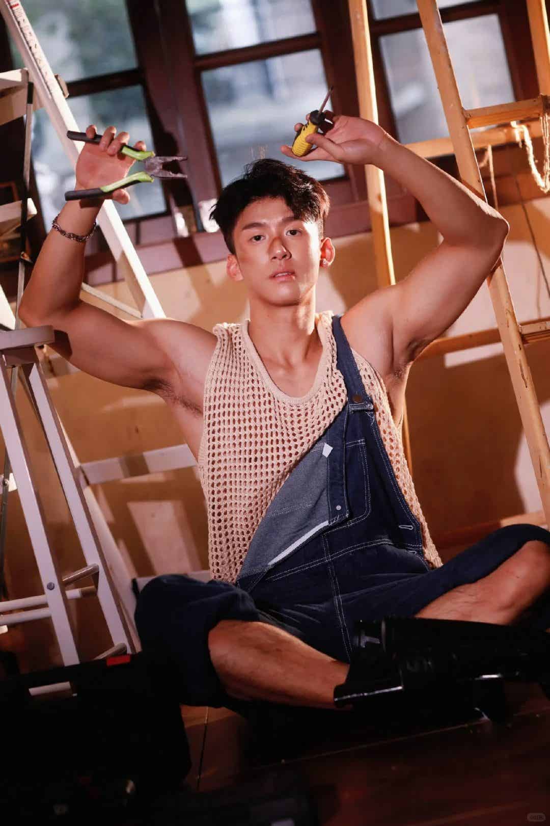 图片[1]-黑皮体育生，写真男模特-小蓝短视频