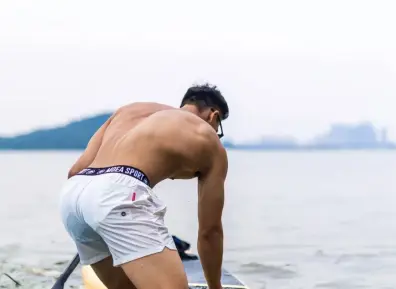 操场脱西裤的宝藏男穿的太紧太垒,强大实力挡不住!