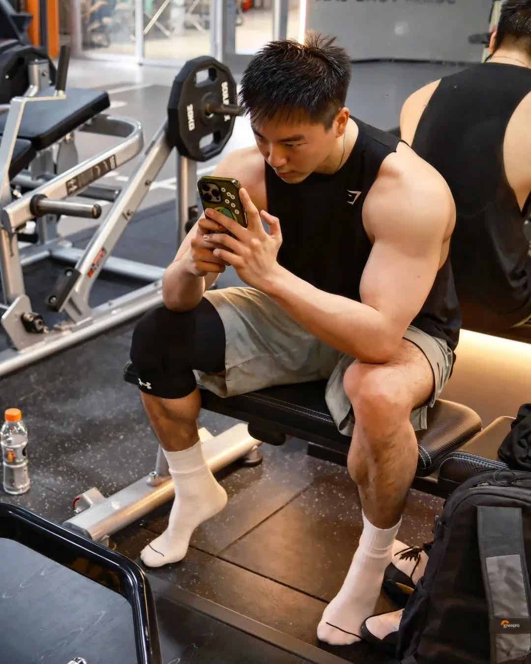 实力宠粉！颜值不输小鲜肉，前大厂健身男神颜值身材双绝杀-小蓝短视频