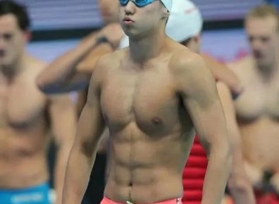 32岁宁泽涛最新肌肉大片，颜值身材真的太能打了！