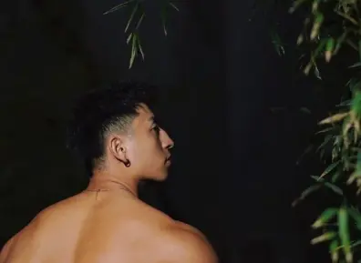 重庆185斯文小麦肤色体育生!在外野生,在家文雅