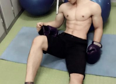 浇花把自己全身浇湿的壮男太会了！