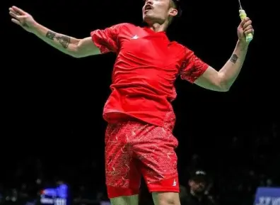 被刘姥姥采访的林丹超短裤叉太开满屏？流量密码太会了