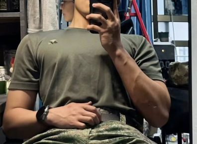 黑皮迷彩大TOP宿舍黑袜自拍,实力雄厚!