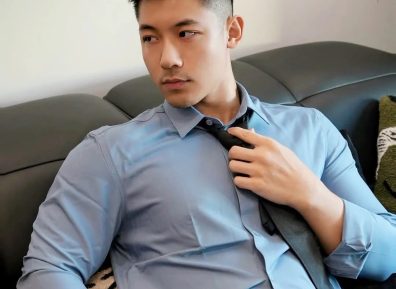男生剪“露额”发型轻熟帅气，这3款造型很百搭，值得尝试！