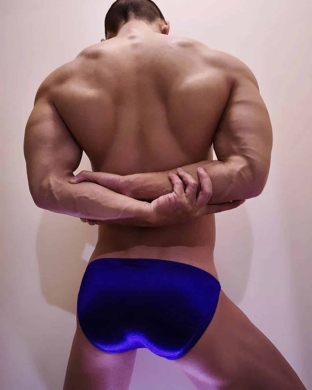 图片[5]-30+广西内衣模特：黑皮胸肌+搓衣板腹肌，这背影轮廓绝了！-小蓝短视频