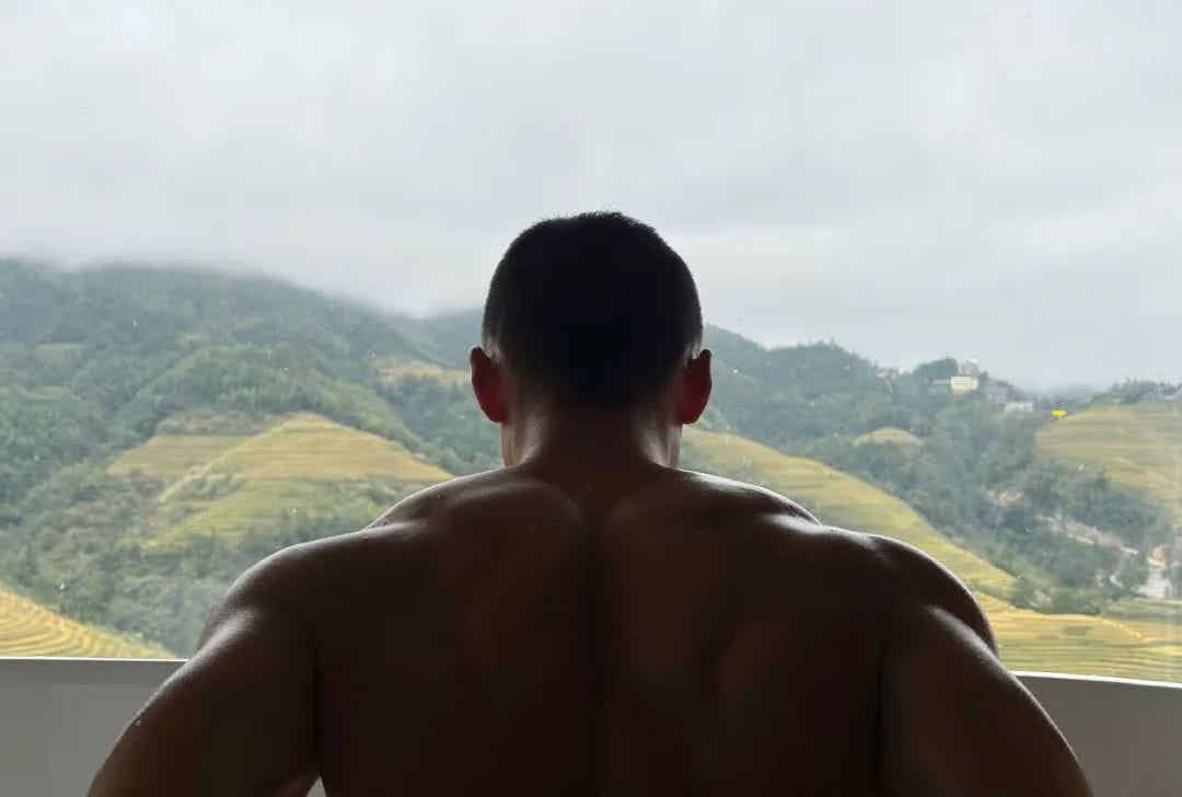 图片[17]-30+广西内衣模特：黑皮胸肌+搓衣板腹肌，这背影轮廓绝了！-小蓝短视频