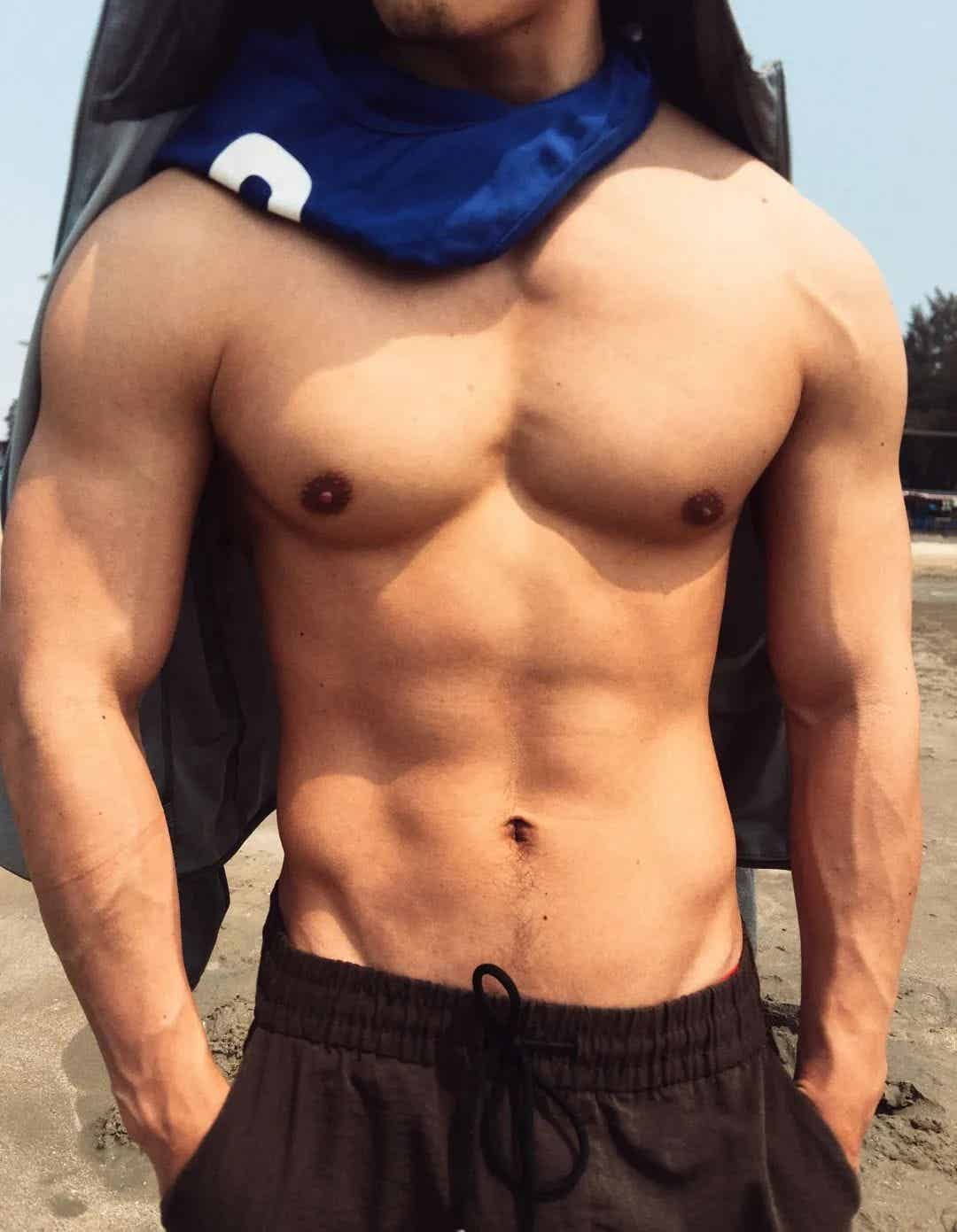 图片[22]-30+广西内衣模特：黑皮胸肌+搓衣板腹肌，这背影轮廓绝了！-小蓝短视频