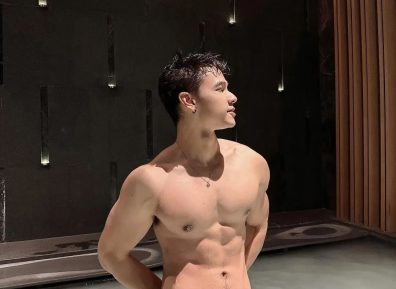 肌肉小哥穿泳裤秀腋毛，浑身散发浓郁荷尔蒙！