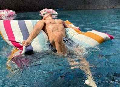 30岁上海运动博主,小麦色肌肤倒三角身材,D杯胸肌在健身圈简直杀疯了